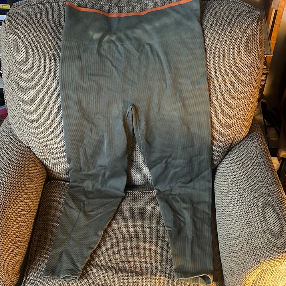 Outdoor Voices seamless ribbed green high waisted 7/8 leggings